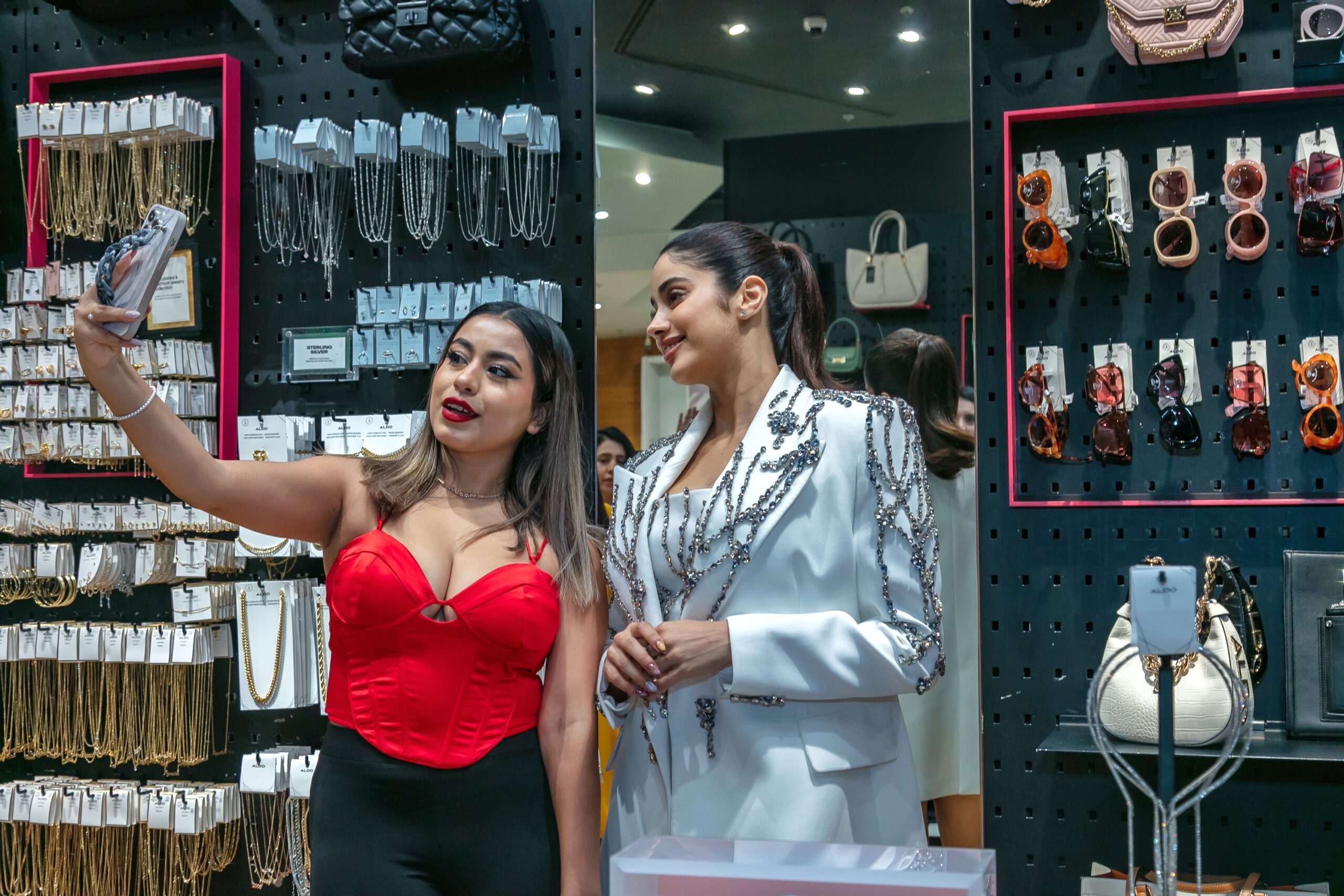 LEVA Marketing Manegement | Jhanvi Kapoor’s Exclusive Visit to ALDO at The Dubai Mall